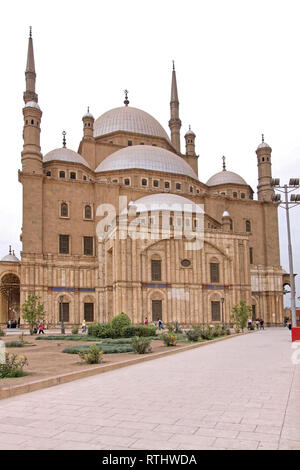 Il Cairo, Egitto - 24 Febbraio 2010: la Moschea di alabastro di Mohammed Ali a Cittadella del Cairo in Egitto. Foto Stock