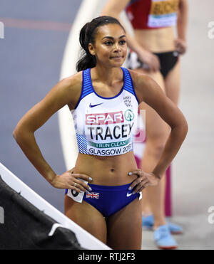 Gran Bretagna Adelle Tracey all'inizio delle donne del 800m 1 di calore durante il giorno uno degli Europei Indoor di Atletica a Emirates Arena, Glasgow. Foto Stock