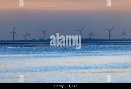 Wilhelmshaven, sulla South Beach, Jadebusen, bay, Friesland, Frisia Germania, wind farm, Foto Stock