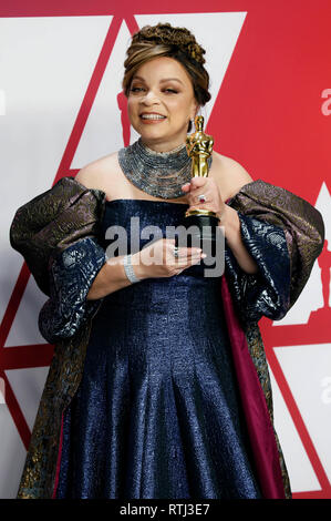 Miglior Costume Design vincitore per 'Black Panther' Ruth E. Carter pone in sala stampa con l'Oscar durante la 91Accademia annuale Premi al Dolby Theatre in Hollywood, la California il 24 febbraio 2019. Foto Stock