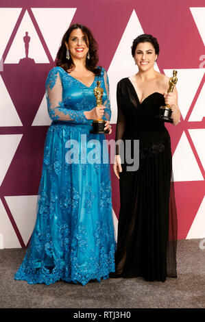 Melissa Berton e Rayka Zehtabchi, vincitori del Miglior Documentario Corto Oggetto per "periodo. Fine della frase.', pongono in sala stampa al 91annuale di Academy Awards a Hollywood e Highland il 24 febbraio 2019 in Hollywood, la California. Foto Stock