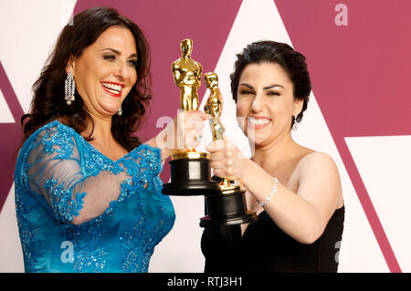 Melissa Berton e Rayka Zehtabchi, vincitori del Miglior Documentario Corto Oggetto per "periodo. Fine della frase.', pongono in sala stampa al 91annuale di Academy Awards a Hollywood e Highland il 24 febbraio 2019 in Hollywood, la California. Foto Stock