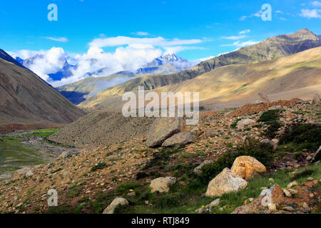 Paesaggio di montagna, Prefettura di Shigatse, nel Tibet, Cina Foto Stock