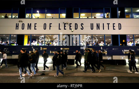 Tifosi arrivano prima che il cielo di scommessa match del campionato a Elland Road, Leeds. Foto Stock