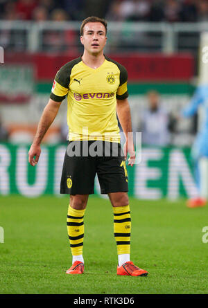 Augsburg, Germania. 01 Mar, 2019. Mario GÖTZE, BVB 10 figura intera, azione singola immagine singola azione, FC AUGSBURG - BORUSSIA DORTMUND 2-1 - DFL REGOLAMENTI VIETANO QUALSIASI USO DI FOTOGRAFIE come sequenze di immagini e/o quasi-VIDEO - 1.della Lega calcio tedesca, Augsburg, Marzo 1, 2019 stagione 2018/2019, giornata 24, BVB e Baviera Credito: Peter Schatz/Alamy Live News Foto Stock