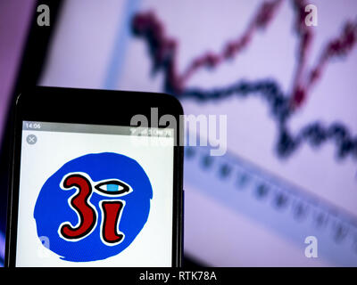 Kiev, Ucraina. Il 27 febbraio, 2019. 3Io Group plc e 3i plc di infrastruttura si vede il logo visualizzato su un telefono intelligente. Credito: Igor Golovniov SOPA/images/ZUMA filo/Alamy Live News Foto Stock