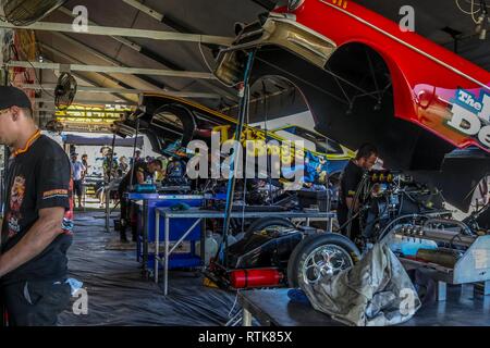 Swan Hill, Victoria, Australia. 2 Mar 2019. AeroFlow fuorilegge Nitro FunnyCars -02 Marzo 2019 - Swan Hill , Victoria , Australia.Nel box durante il Aeroflow fuorilegge Nitro Funnycars Da Swan Hill Dragway. Credito: Brett keating/Alamy Live News Foto Stock