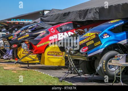 Swan Hill, Victoria, Australia. 2 Mar 2019. AeroFlow fuorilegge Nitro FunnyCars -02 Marzo 2019 - Swan Hill , Victoria , Australia.Nel box durante il Aeroflow fuorilegge Nitro Funnycars Da Swan Hill Dragway. Credito: Brett keating/Alamy Live News Foto Stock