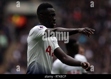 Londra, Regno Unito. 02Mar, 2019. Davinson Sanchez del Tottenham Hotspur guarda a. EPL Premier League, Tottenham Hotspur v Arsenal allo Stadio di Wembley a Londra il Sabato 2 marzo 2019. Questa immagine può essere utilizzata solo per scopi editoriali. Solo uso editoriale, è richiesta una licenza per uso commerciale. Nessun uso in scommesse, giochi o un singolo giocatore/club/league pubblicazioni . pic da Steffan Bowen/Andrew Orchard fotografia sportiva/Alamy Live news Credito: Andrew Orchard fotografia sportiva/Alamy Live News Foto Stock