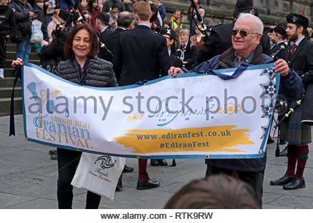 Edinburgh, Regno Unito. 2 marzo 2019. Iraniano e cornamuse scozzesi parade all'esterno del Museo Nazionale di Scozia, parte dell'Edinburgh Festival iraniano, celebra la cultura iraniana e integrazione europee. Credito: Craig Brown/Alamy Live News Foto Stock