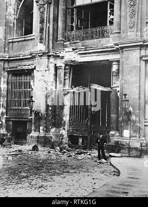 La rivoluzione tedesca - Disturbi a Potsdam, Germania. Entrata al Palazzo Imperiale in Potsdam devastata da Spartacans ca. 1918-1919 Foto Stock