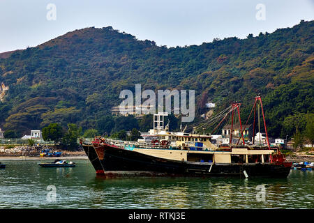 Il villaggio di Tai O è stato a Lantau almeno a partire dal XVI secolo ed è oggi sia attivo un villaggio di pescatori e un top attrazione turistica. Foto Stock