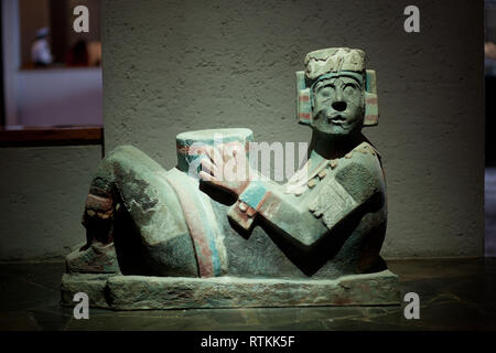 La scultura in pietra del Dio azteco Chacón Mool dalla città di Tenochtitlan. Città del Messico, Messico Foto Stock