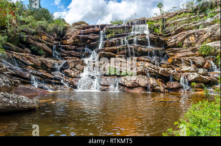 Il Brasile journay .cascata nel lato del paese dello Stato di Minas Gerais, Brasile. Diamantina / regione Serro. Foto Stock