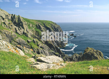 Le scogliere a Predannack sulla penisola di Lizard Foto Stock