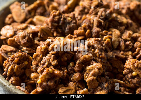 In casa di muesli al cioccolato in una ciotola pronto a mangiare Foto Stock