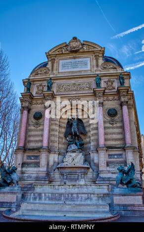 Fontana di Saint-Michel a Parigi, Francia Foto Stock