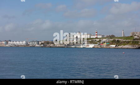 Plymouth, Devon, Regno Unito.1 Marzo, 2019. Vista di Plymouth Hoe da Mountbatten frangiflutti. La zappa è uno dei più popolari attrazioni turistiche in tela Foto Stock