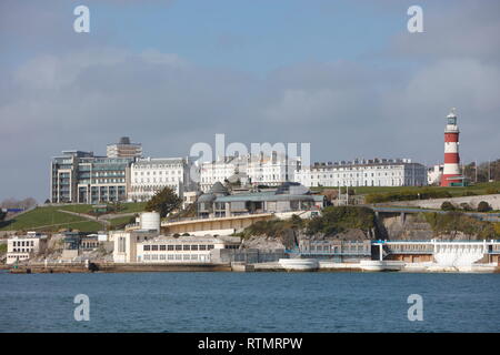 Plymouth, Devon, Regno Unito.1 Marzo, 2019. Vista di Plymouth Hoe da Mountbatten frangiflutti. La zappa è uno dei più popolari attrazioni turistiche in tela Foto Stock