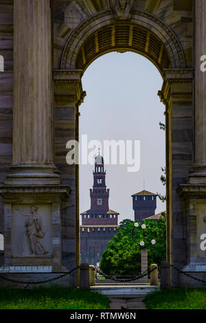 Elementi di architettura delle vie centrali di Milano in Italia. Foto Stock