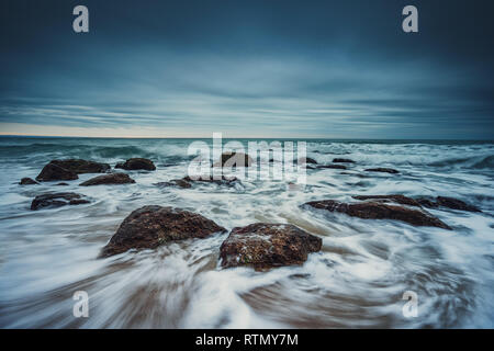 Bella cloudscape sul mare, sunrise shot Foto Stock