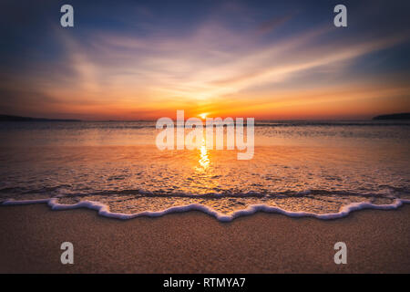 Bella cloudscape sul mare, sunrise shot Foto Stock