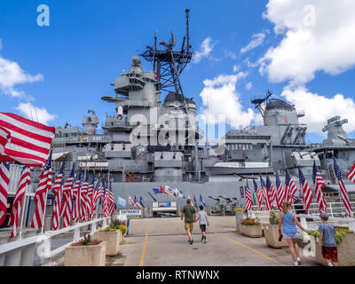 La USS Missouri corazzata il 5 agosto 2016 in Pearl Harbor, Stati Uniti d'America. Sito della firma del trattato che termina la seconda guerra mondiale tra gli Stati Uniti e il Giappone, è ora ormeggiata in Foto Stock