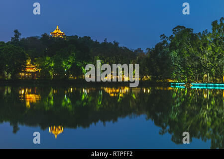 West Lake (xihu) park a Fuzhou, Cina durante la notte Foto Stock