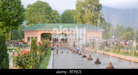 Il Shalimar Bagh, Mughal giardino, 10 Gennaio 2019: vista interna di Shalimar Bagh di orticoltura, chiamato anche "Corona di Srinagar', situato su Srinagar Foto Stock