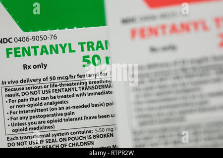 Pacchetti di fentanil prescription pharmaceuticals fotografato in una farmacia. Foto Stock