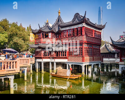 29 Novembre 2018 - Shanghai in Cina - Il tè Huxinting House e nove ponte girare nel giardino di Yu area della Città Vecchia di Shanghai Foto Stock