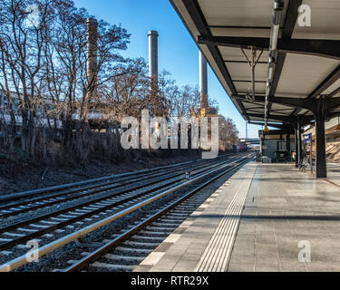 Berlin Wilmersdorf. Heidelberger Platz S-Bahn stazione ferroviaria con pista coperta è sul Ringbahn (Circle Line) e i servizi della S41 e S42 Linea Foto Stock