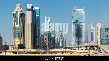 DUBAI, Emirati Arabi Uniti - 31 ottobre: Metro di Dubai come più lunga del mondo completamente automatizzata in rete della metropolitana (75 km), il 31 ottobre 2013, Dubai, EAU. Foto Stock