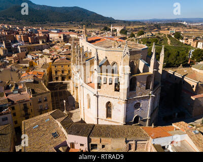 Vista da fuco di città di Montblanc e la basilica di Santa Maria Maggiore, la Catalogna Foto Stock