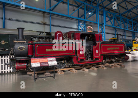 Un brevetto Fairlie locomotiva progettata dal Festiniog Railway sul display, National Railway Museum, York, Regno Unito. Foto Stock