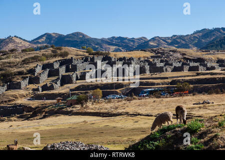 La forza di Sacsayhuaman visto da una distanza si può apprezzare la sua dimensione Foto Stock