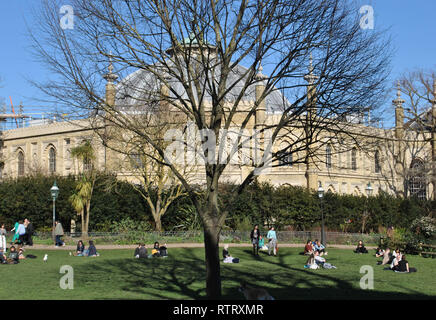 Il Royal Pavilion e giardino, Brighton, Regno Unito. Foto Stock