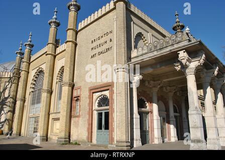 Il Royal Pavilion e giardino, Brighton, Regno Unito. Foto Stock