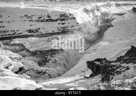 Immagine panoramica della cascata ghiacciata di Gullfoss, Islanda, Europa Foto Stock