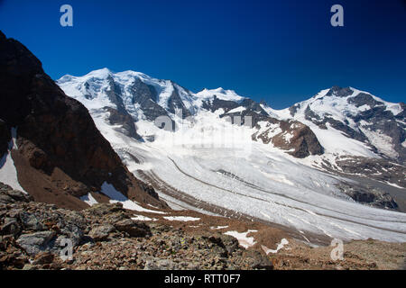 Vista dal Diavolezza per le montagne e ghiacciai, Svizzera Foto Stock