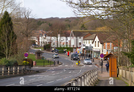 Il grande villaggio residenziale di Theydon Bois e B172 Abridge strada in Essex. Foto Stock