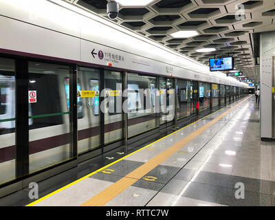 Cina, Shenzhen - 18 maggio, 2018. Metro Stazione Airport. Foto Stock