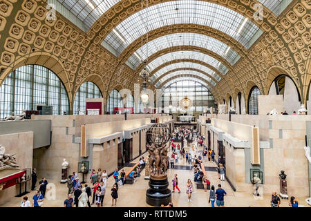 Musée d'Orsay , l'edificio del museo era originariamente una stazione ferroviaria, Gare d'Orsay, e oggi ospita una collezione d'arte di livello mondiale a Parigi, Francia Foto Stock