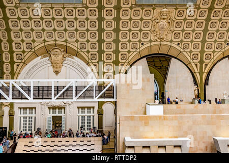 Musée d'Orsay , a Parigi, originariamente una stazione ferroviaria, Gare d'Orsay, e ora ospita una collezione d'arte di classe mondiale a Parigi, Francia Foto Stock