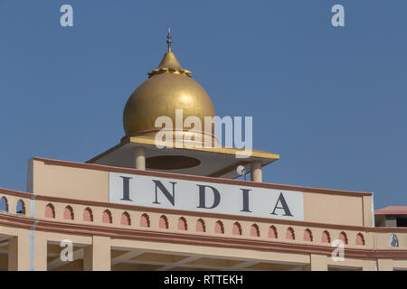 Parola India sulla parte superiore della tribuna Indiano sul confine pakistano in Attari Foto Stock