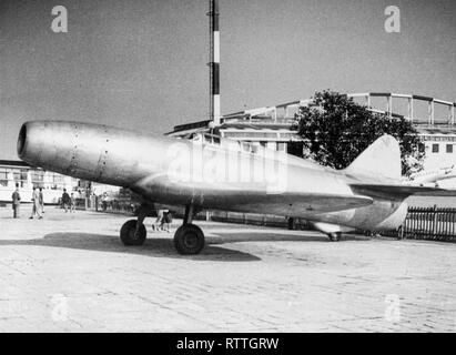 Il Campini Caproni N.1, noto anche come il C.C.2, è stato un esperimento di aviogetti costruiti negli anni trenta del novecento italiano dal costruttore Aeronautico Caproni. Il N.1 primo volò nel 1940 e fu per breve tempo considerato come il primo successo del jet-powered aerei nella storia, la prima novità emersa del tedesco Heinkel He 178's primo volo di un anno prima. Foto Stock