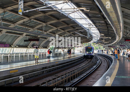 Immagini della metropolitana all'aperto / Stazione della metropolitana Capao Redondo in Sao Paulo, Brasile Foto Stock