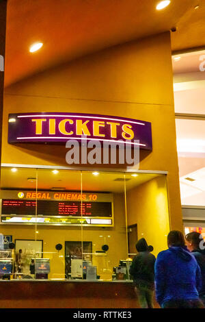 Un Regal Cinema in Modesto California a notte Foto Stock