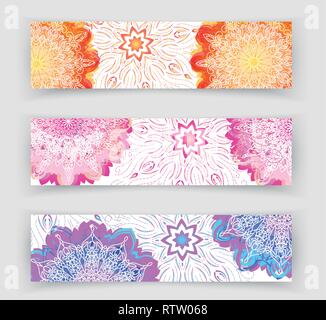 Round mandala di gradiente su sfondo bianco. Vector boho mandala in viola, arancione e rosa di colori. Mandala con motivi floreali. Modello di Yoga Illustrazione Vettoriale