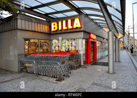 Il supermercato Billa esterno nel Letná regione di Praga, Repubblica Ceca Foto Stock